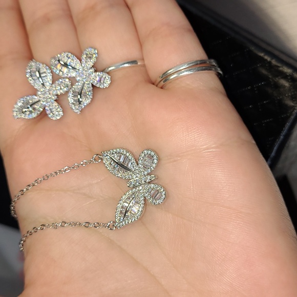 Butterfly Set Necklace & Earrings - Picture 10 of 10